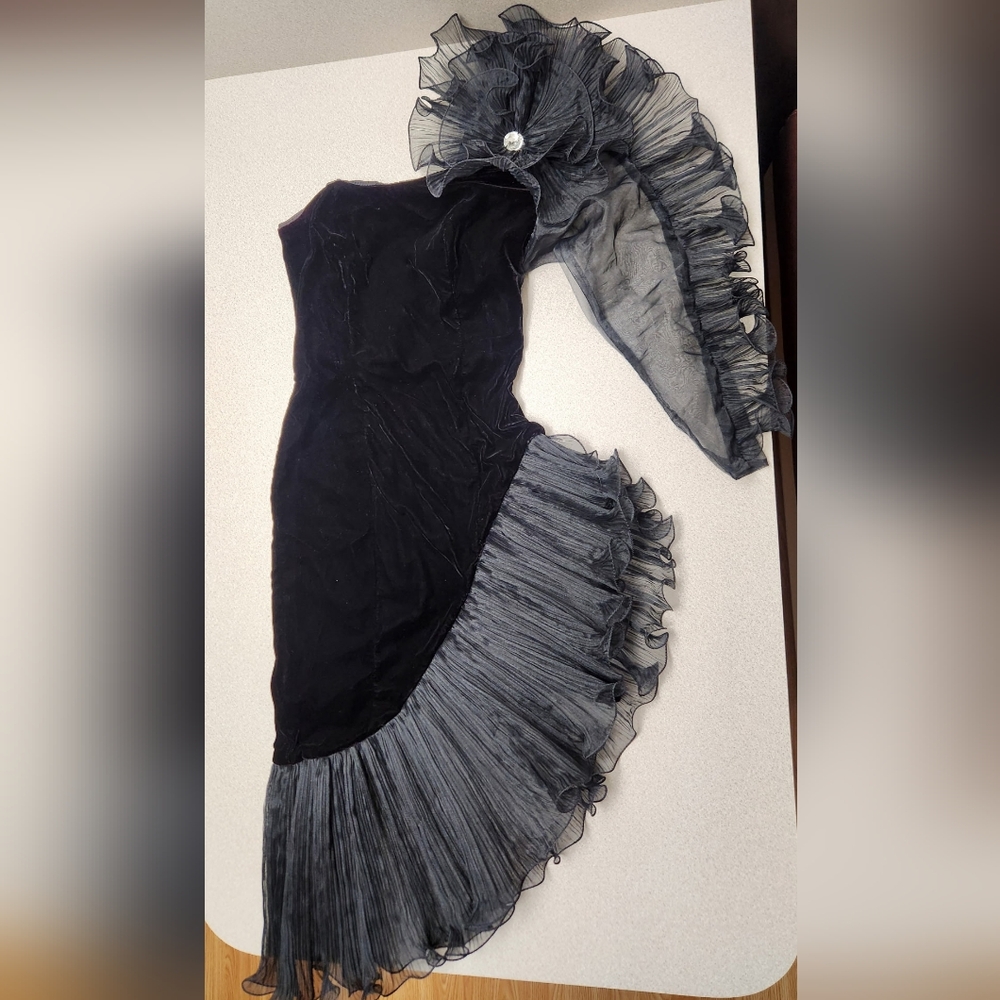 Vintage Karen Okada Climax Asymmetrical Sheer Ruffle Sleeve Dress Black Velvet 8